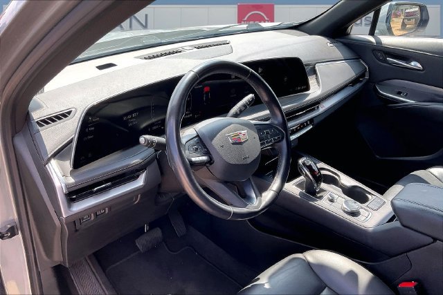 Used 2024 Cadillac XT4 Premium Luxury FWD image 16