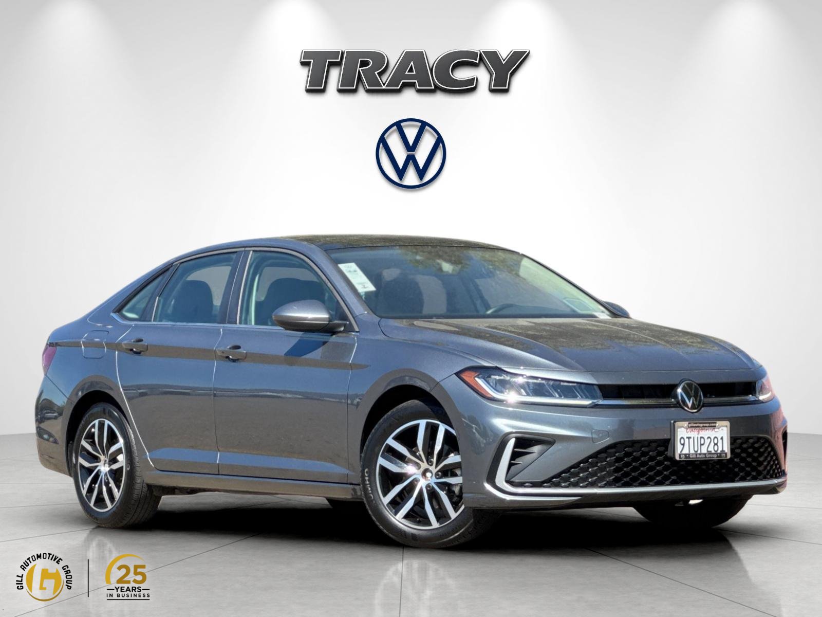 Used 2025 Volkswagen Jetta SE FWD image 1
