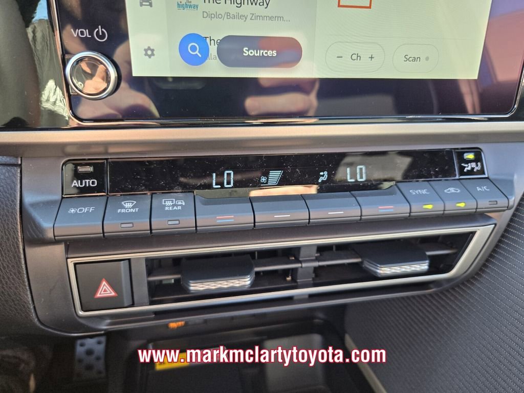 New 2026 Toyota Camry SE image 18