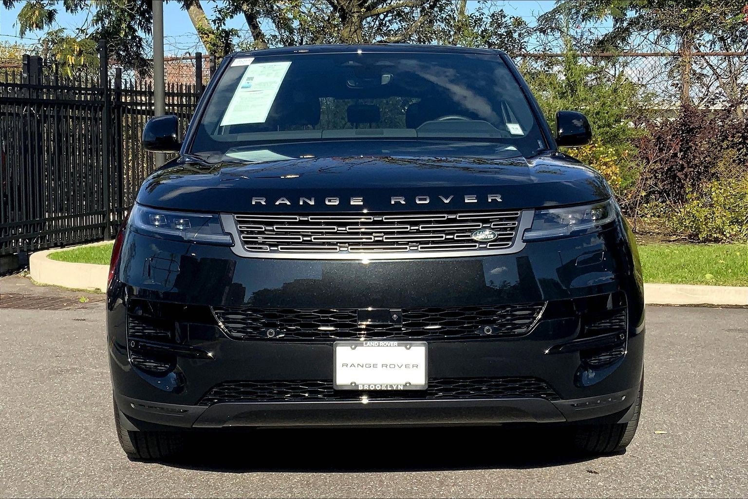 Used 2025 Land Rover Range Rover Sport image 3
