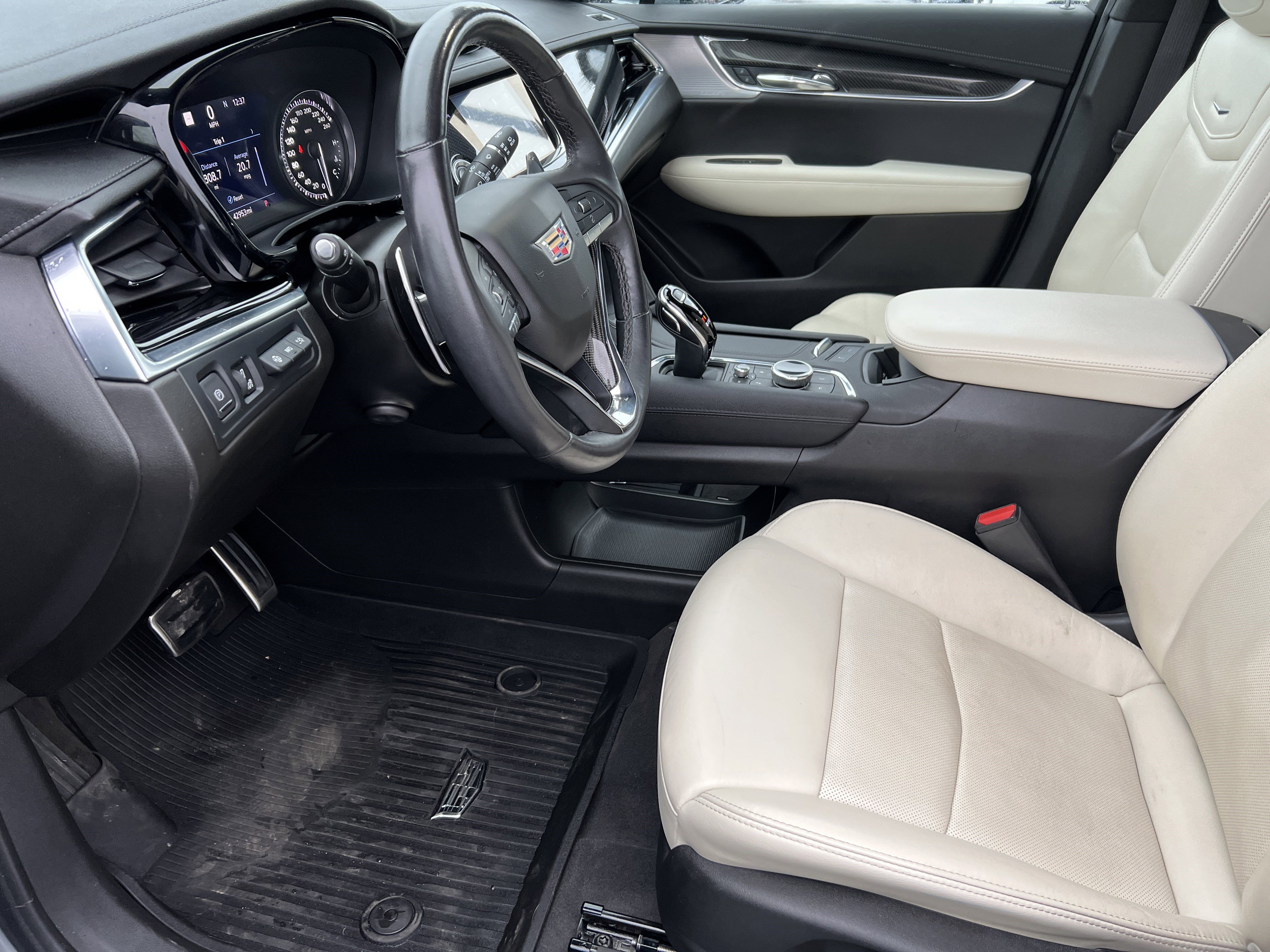 Used 2023 Cadillac XT6 Sport w/ Technology Package image 16