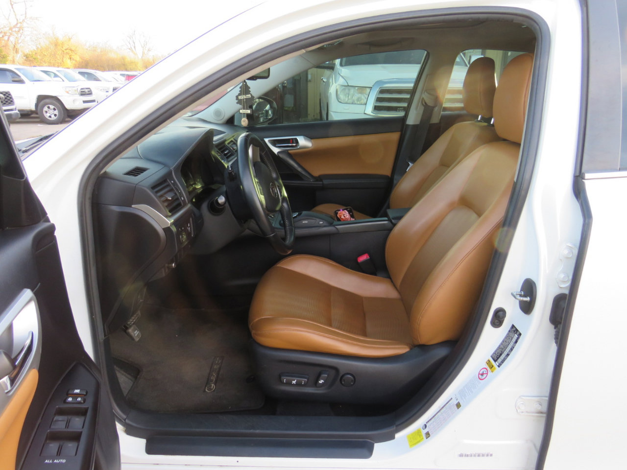 Used 2011 Lexus CT 200h image 14