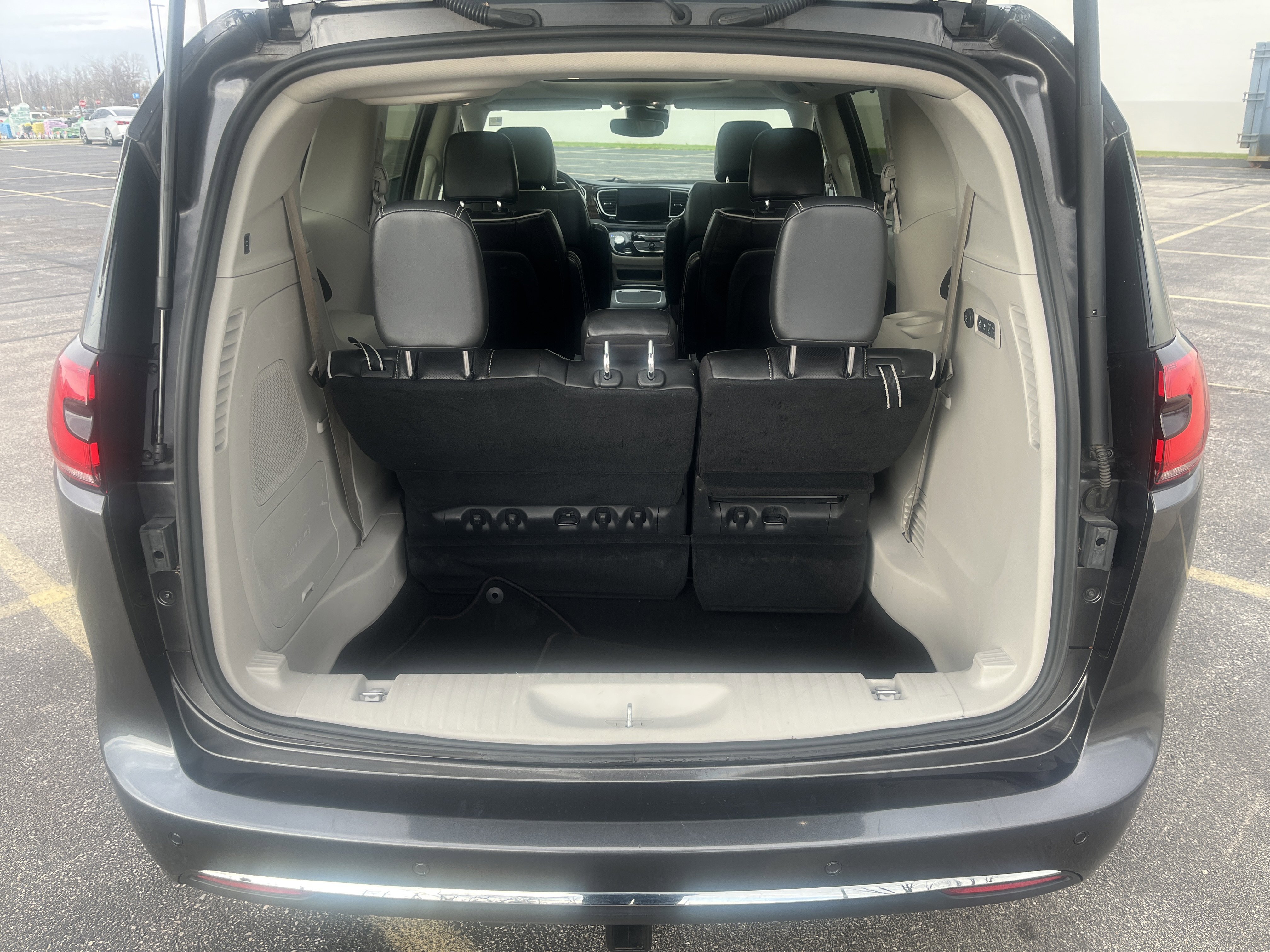 Used 2022 Chrysler Pacifica Limited FWD image 22