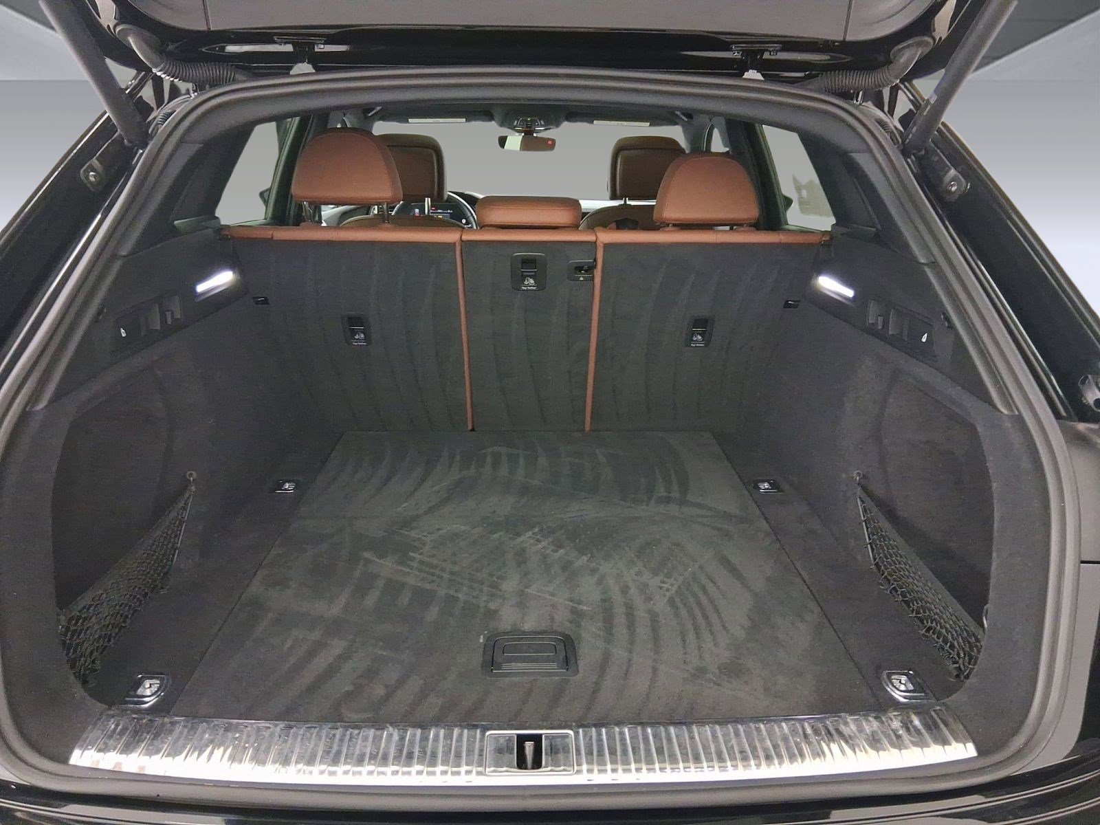 Used 2022 Audi e-tron Premium Plus w/ Premium Plus Package image 29