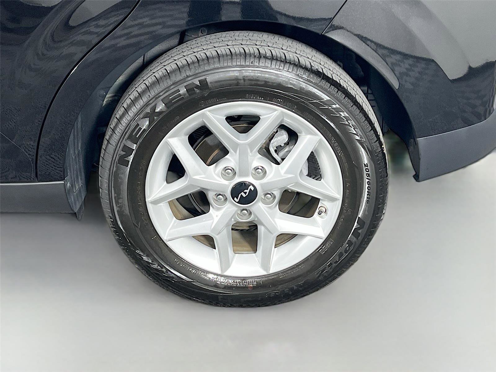 Used 2025 Kia Soul LX w/ LX Technology Package FWD image 30