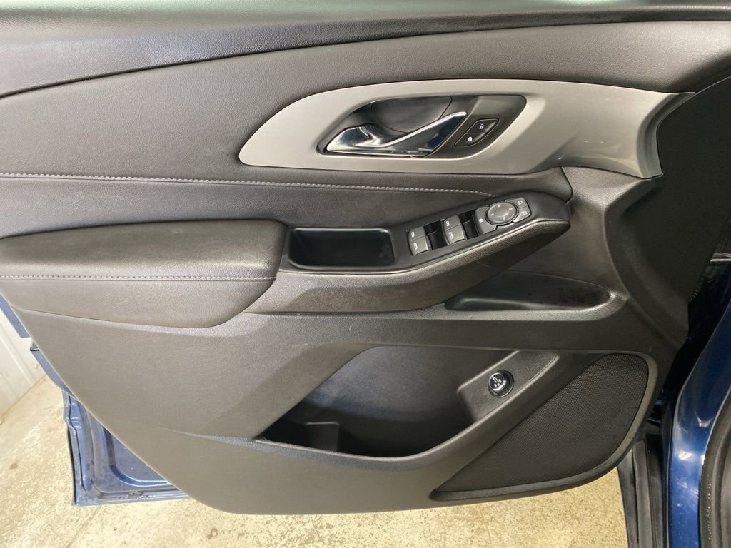 Used 2023 Chevrolet Traverse LT w/ Midnight/Sport Edition image 30