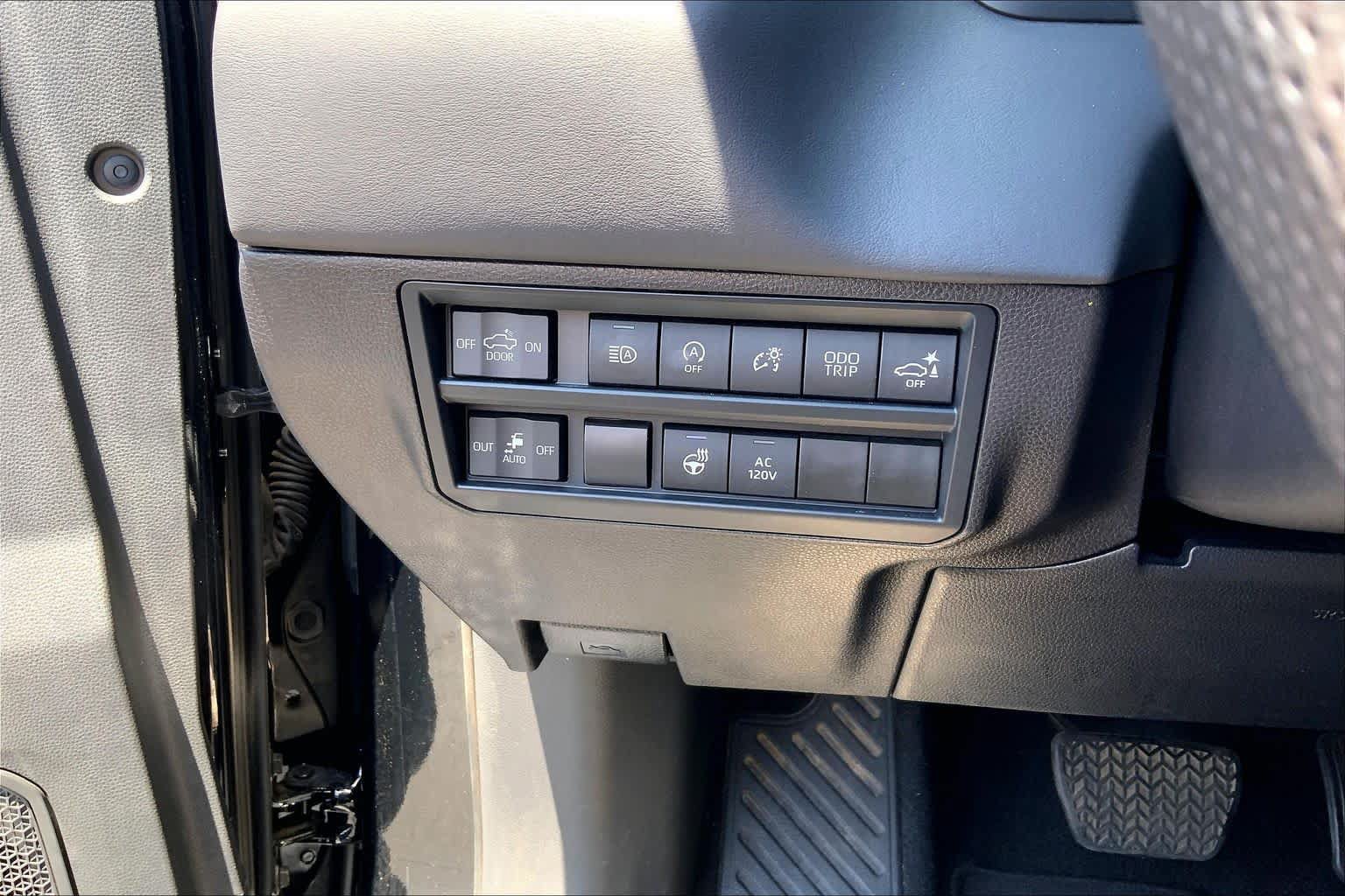 Used 2024 Toyota Tundra Platinum AWD/4WD image 35