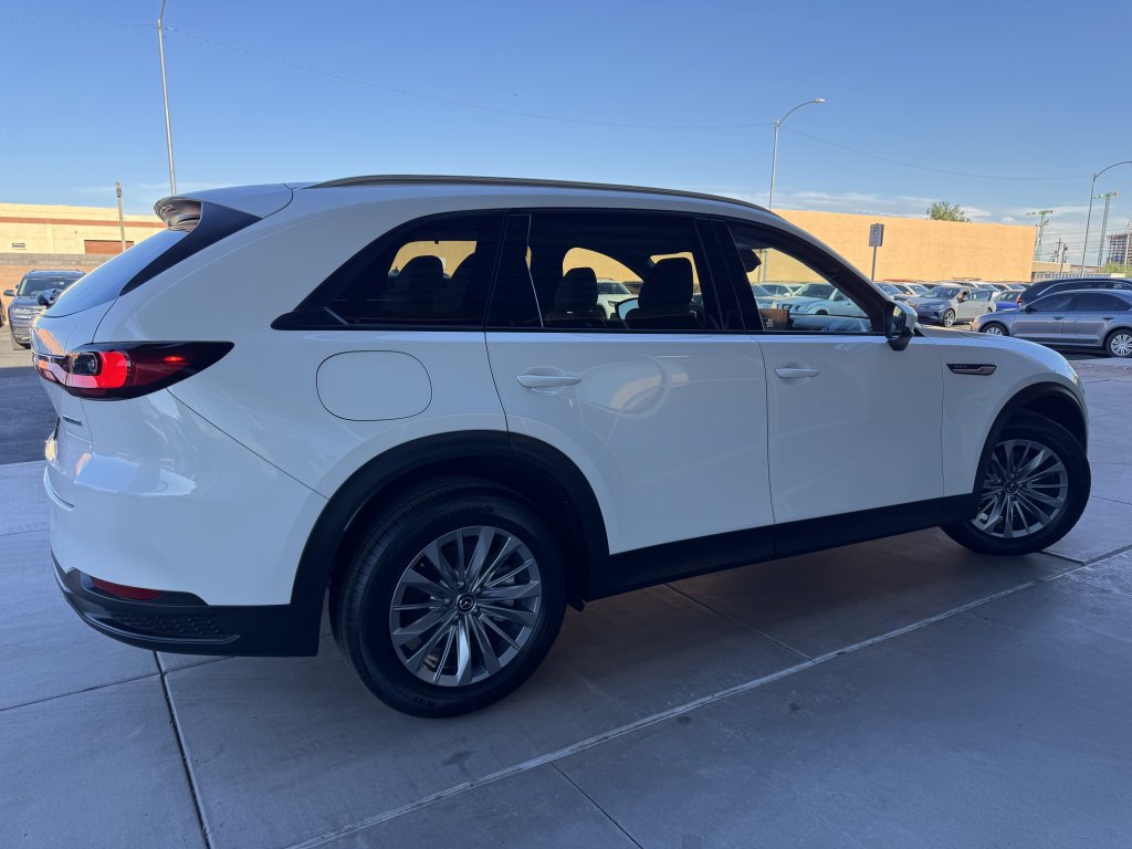 Used 2024 MAZDA CX-90 Plug-In Hybrid w/ Preferred AWD/4WD image 4