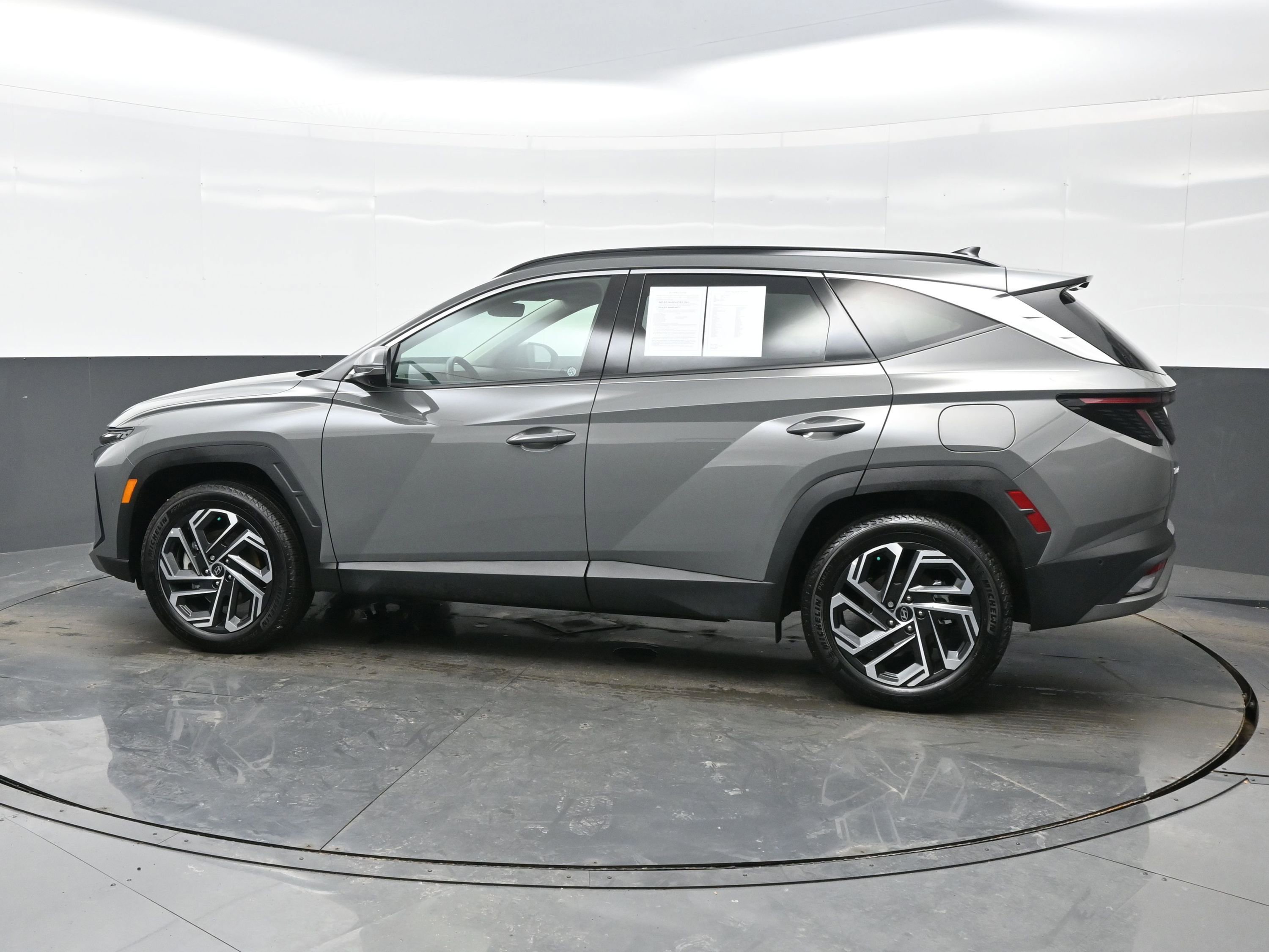 Certified 2025 Hyundai Tucson Limited image 3