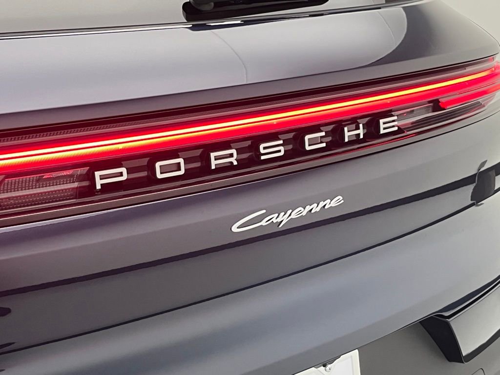 Used 2025 Porsche Cayenne image 39