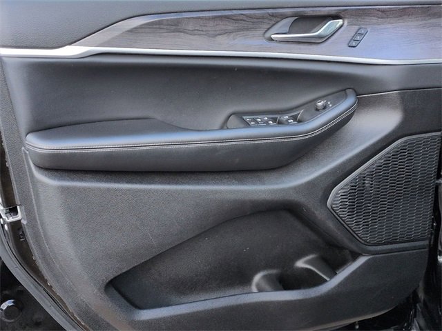 Certified 2024 Jeep Grand Cherokee L Limited w/ Luxury Tech Group II image 15