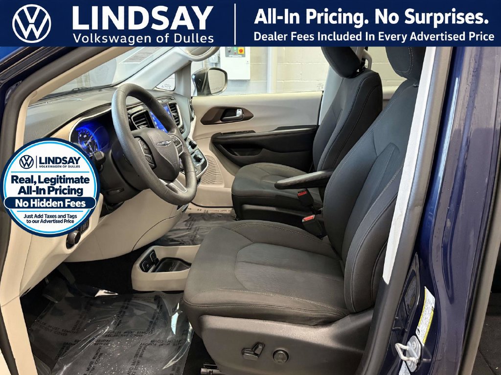Used 2017 Chrysler Pacifica Touring FWD image 10