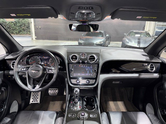 Used 2017 Bentley Bentayga image 9