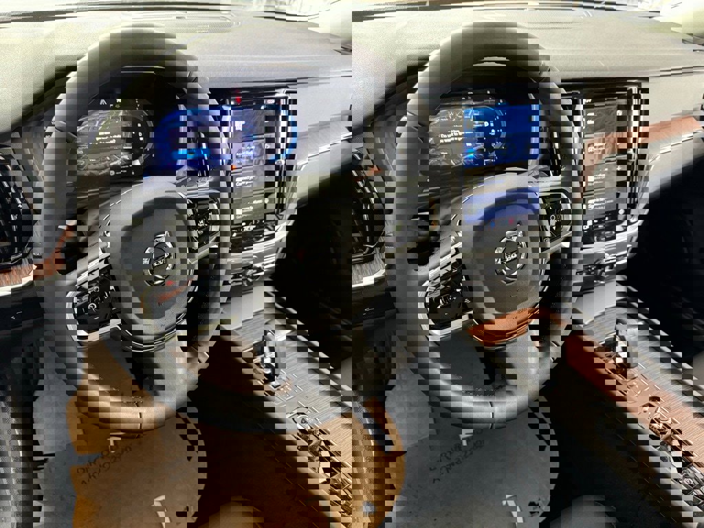 New 2024 Volvo S60 B5 Plus w/ Climate Package image 10