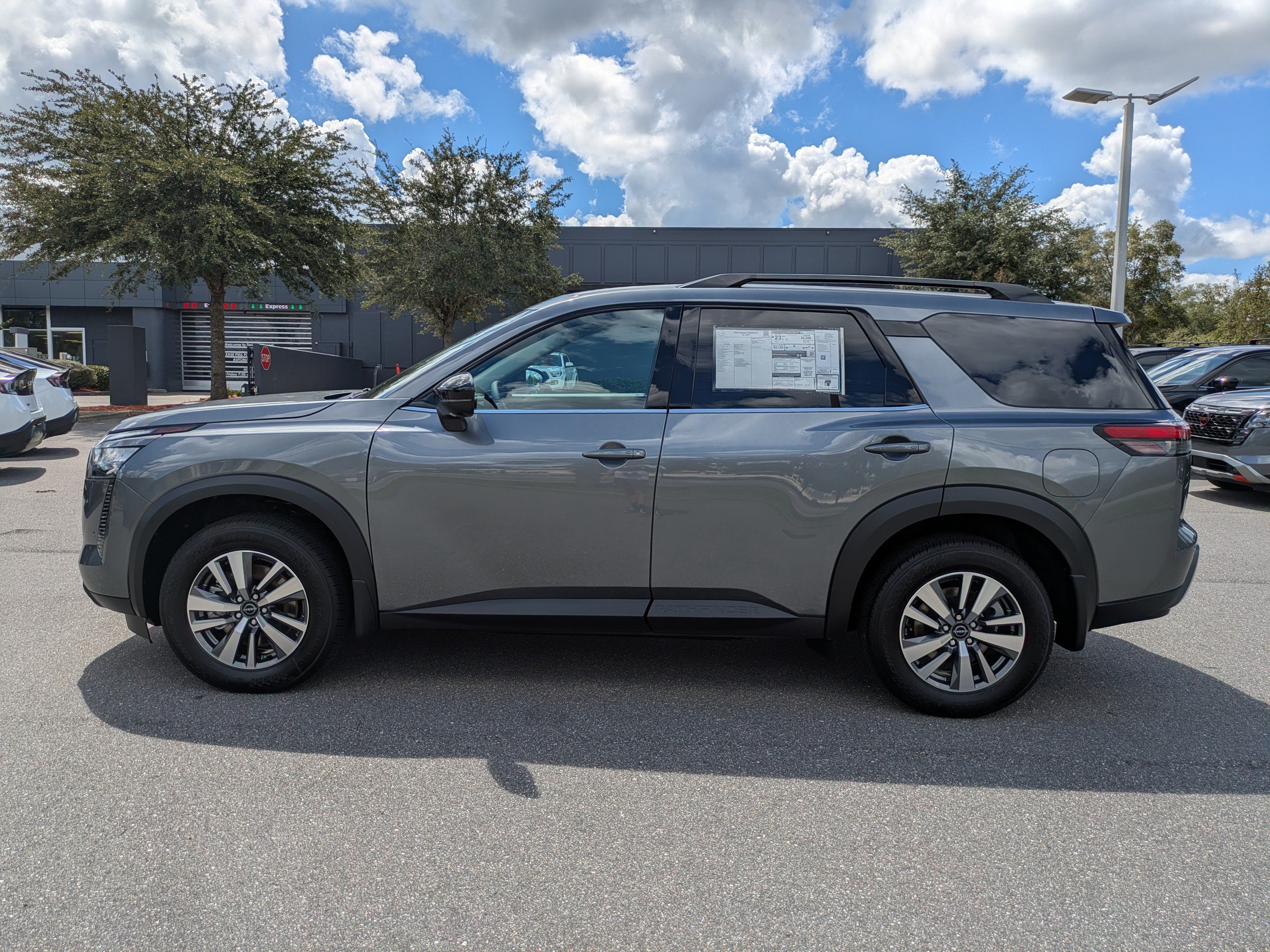 New 2026 Nissan Pathfinder SL FWD image 7