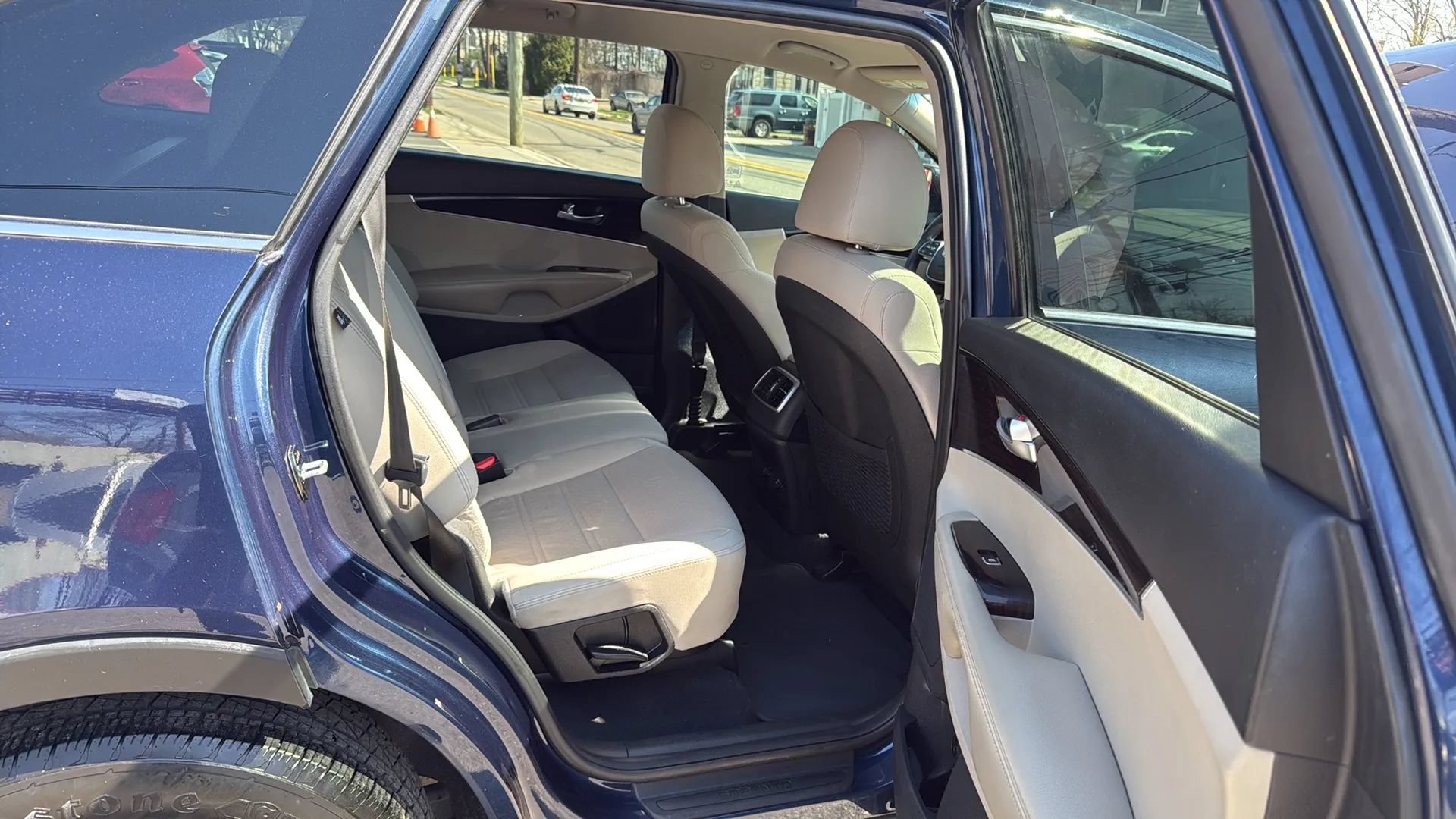 Used 2019 Kia Sorento FWD image 26