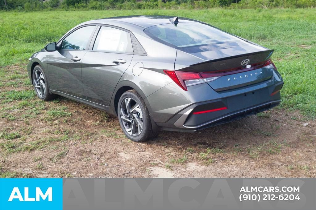 Certified 2025 Hyundai Elantra Sport FWD image 8
