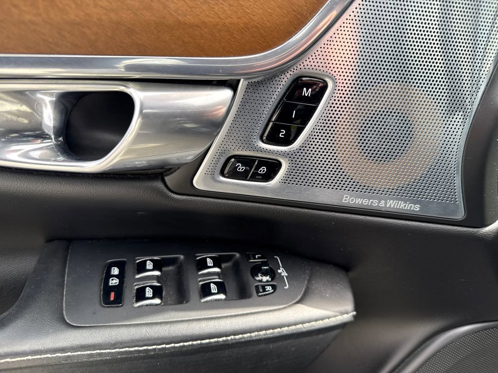 Used 2018 Volvo S90 T6 Inscription w/ Convenience Package image 12