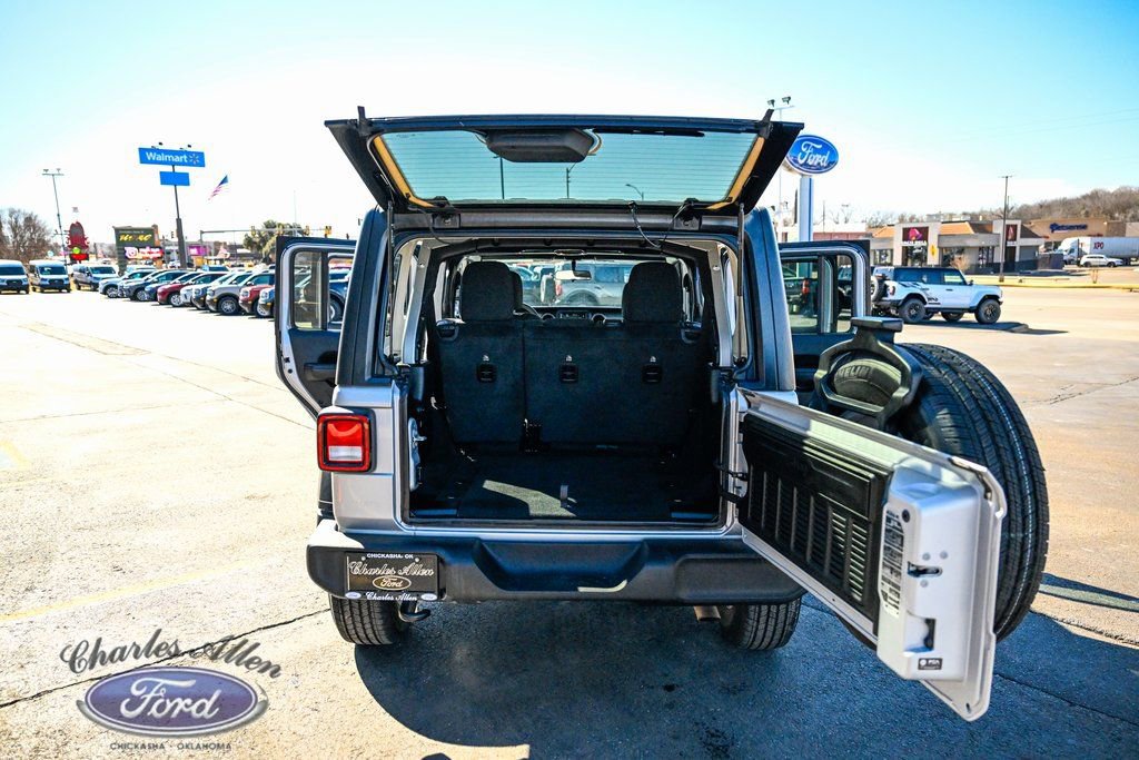 Used 2023 Jeep Wrangler Unlimited Sport image 17