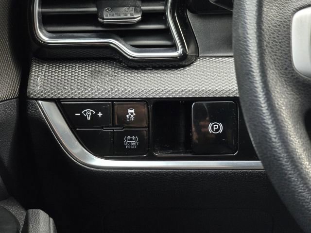 Used 2023 Kia Sportage LX image 19