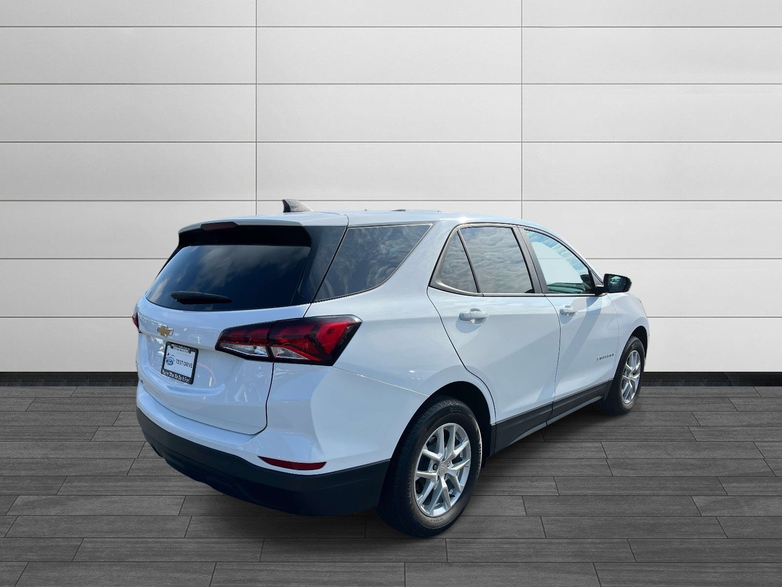 Used 2023 Chevrolet Equinox LS w/ LS Convenience Package FWD image 3