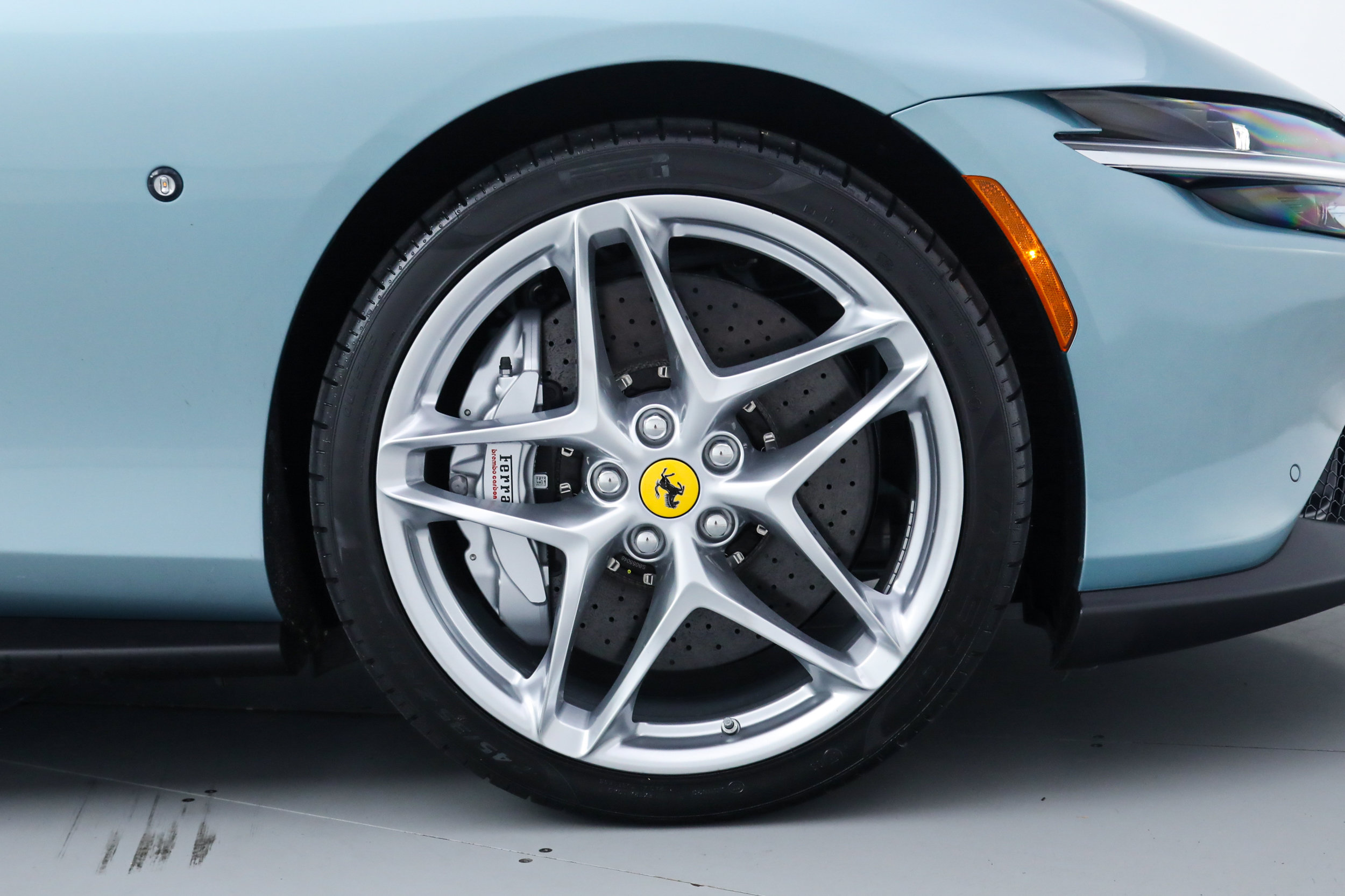 Certified 2025 Ferrari Roma Spider RWD image 39