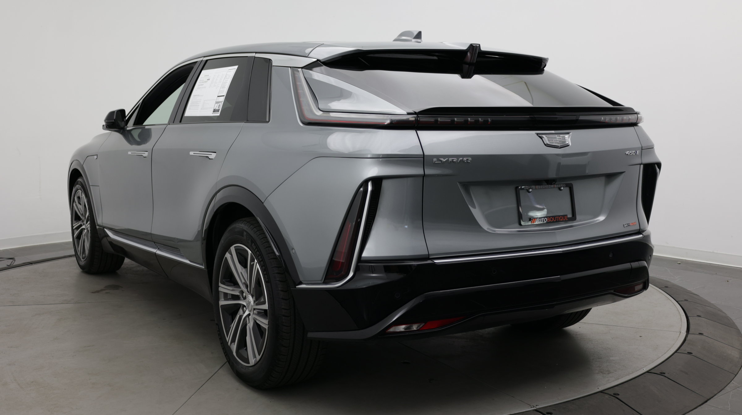 Used 2024 Cadillac Lyriq Luxury RWD image 5