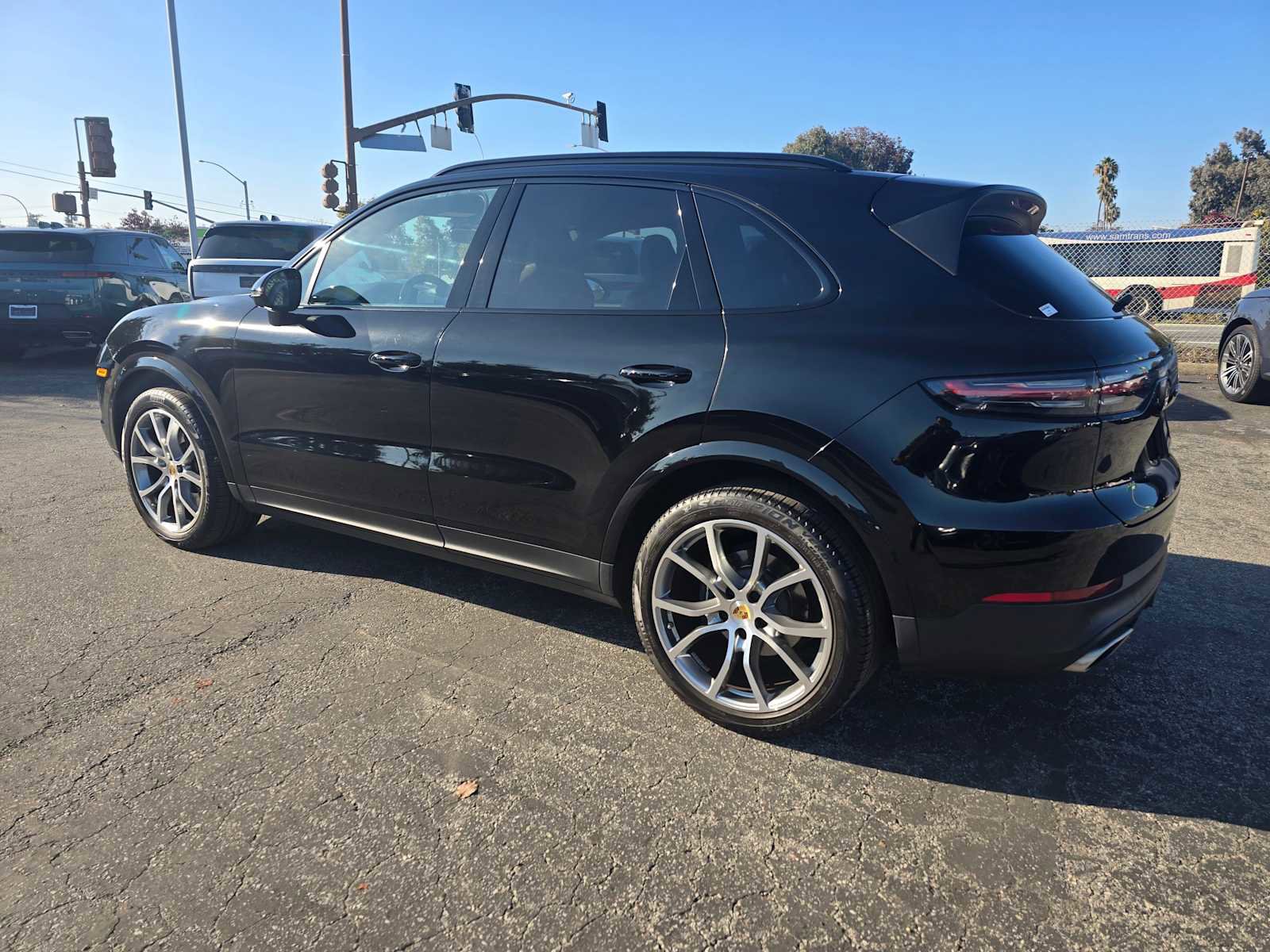 Used 2023 Porsche Cayenne Platinum Edition image 3