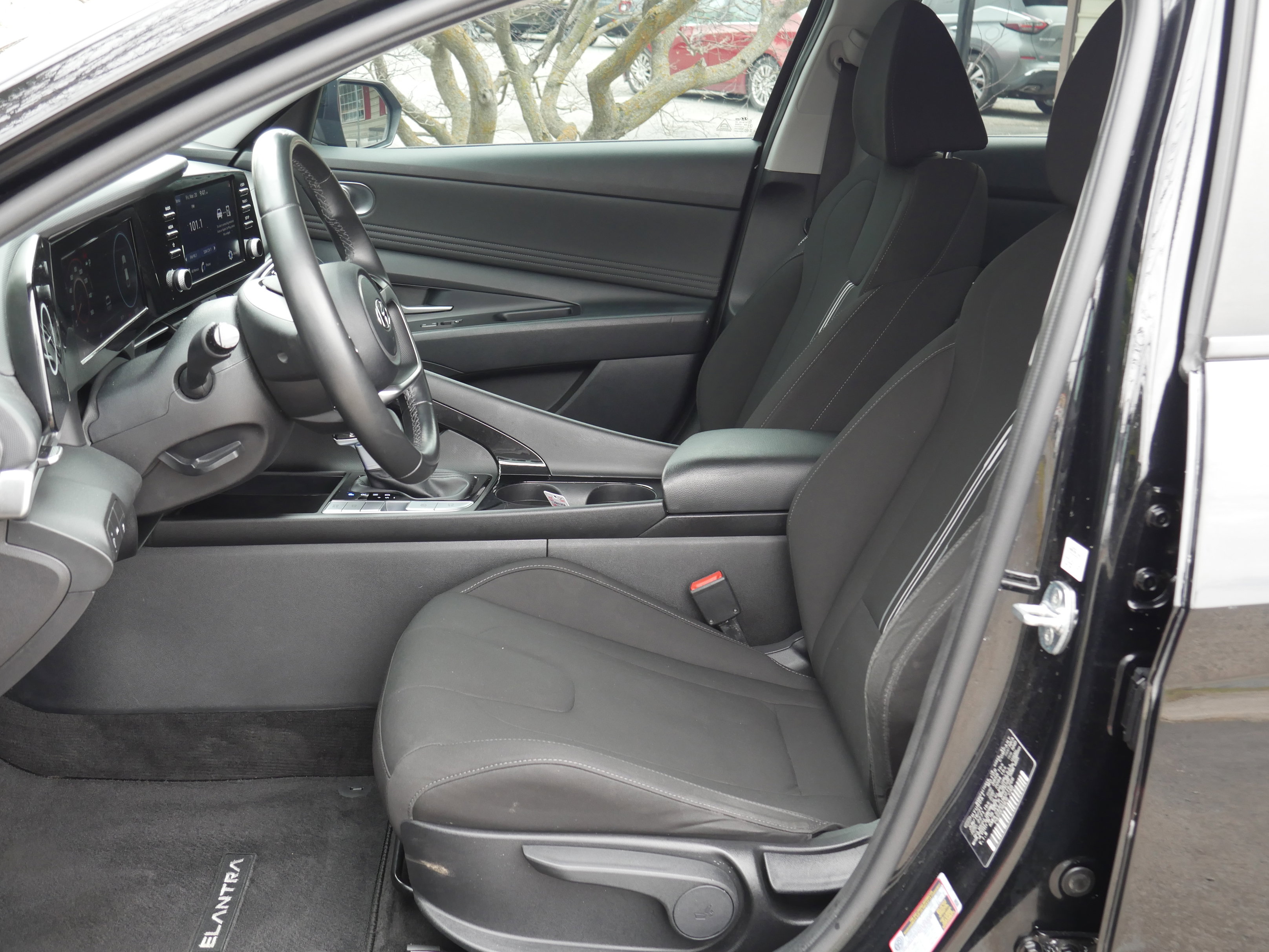 Used 2022 Hyundai Elantra SEL w/ Convenience Package image 11