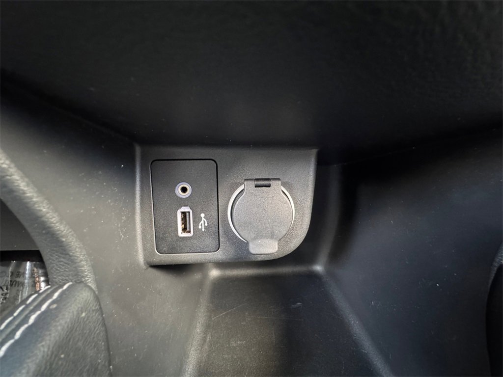 Used 2019 Nissan Kicks SR w/ SR Premium Package image 28