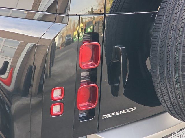 Used 2025 Land Rover Defender 110 S image 35