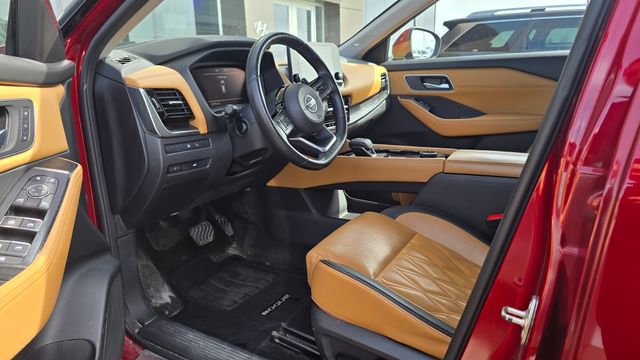 Used 2021 Nissan Rogue Platinum image 4