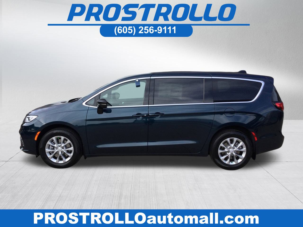New 2025 Chrysler Pacifica Select
