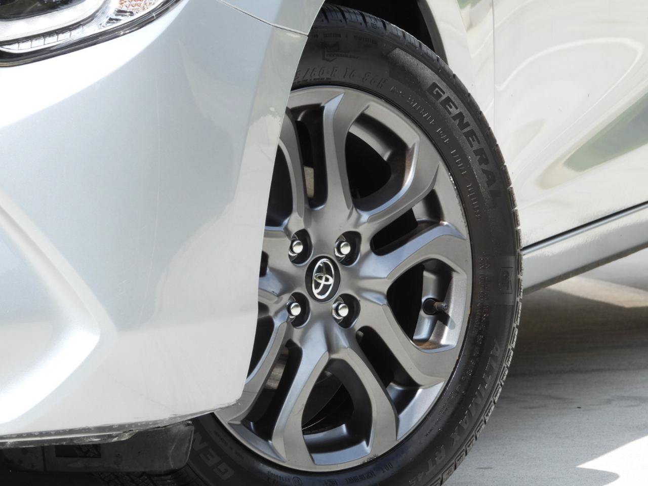 Used 2020 Toyota Yaris XLE FWD image 5