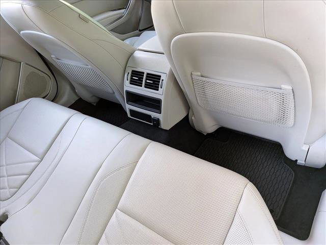 Used 2022 Jaguar XF SE image 20