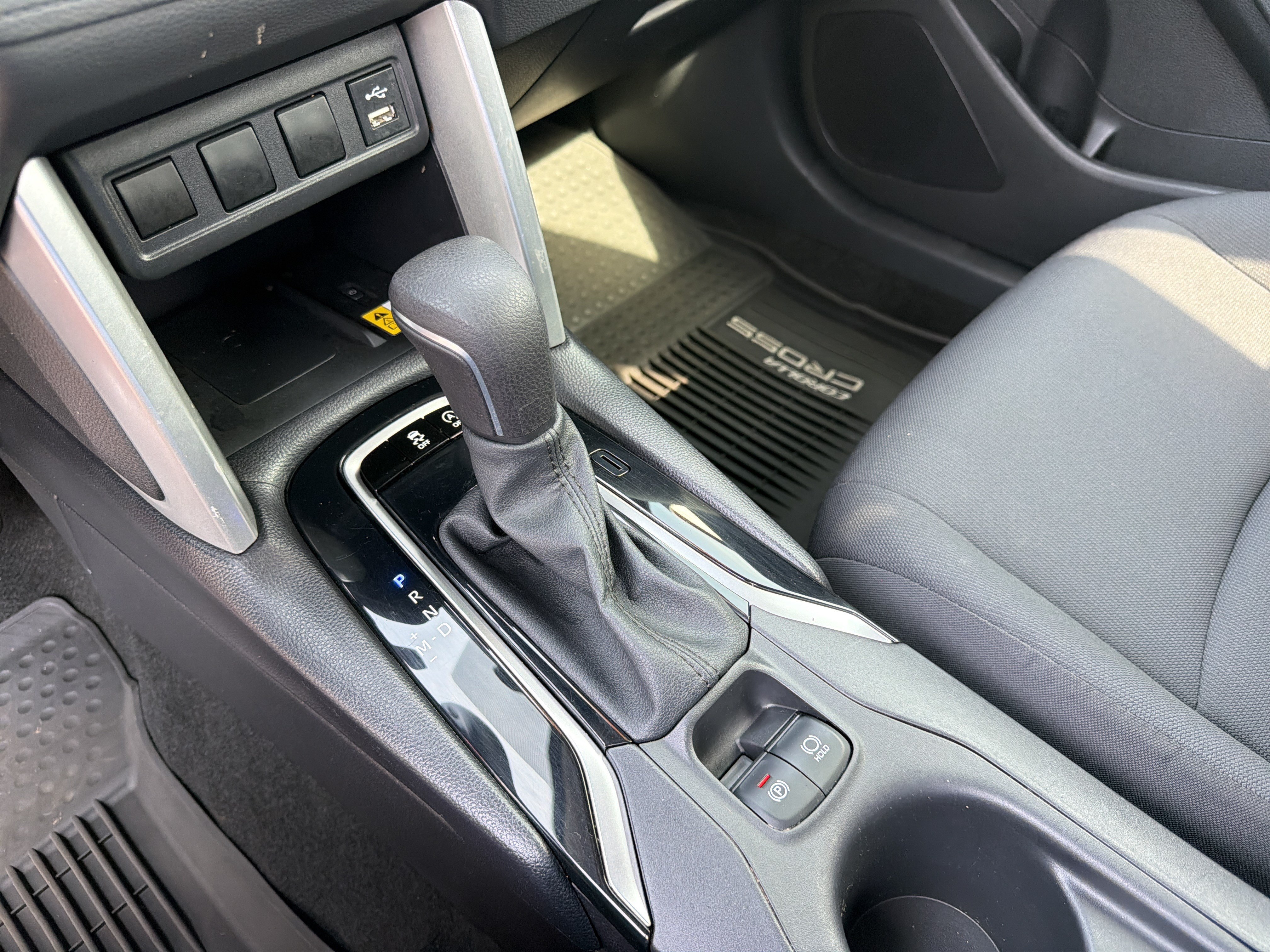 Used 2022 Toyota Corolla Cross LE w/ Moonroof Package FWD image 29