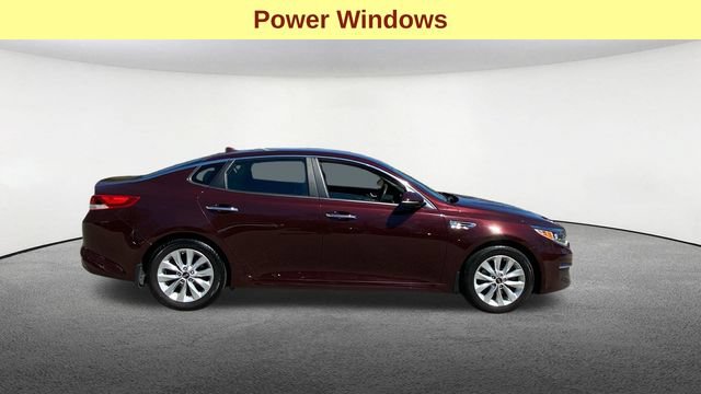 Used 2018 Kia Optima LX w/ 17" Alloy Wheels Package FWD image 10