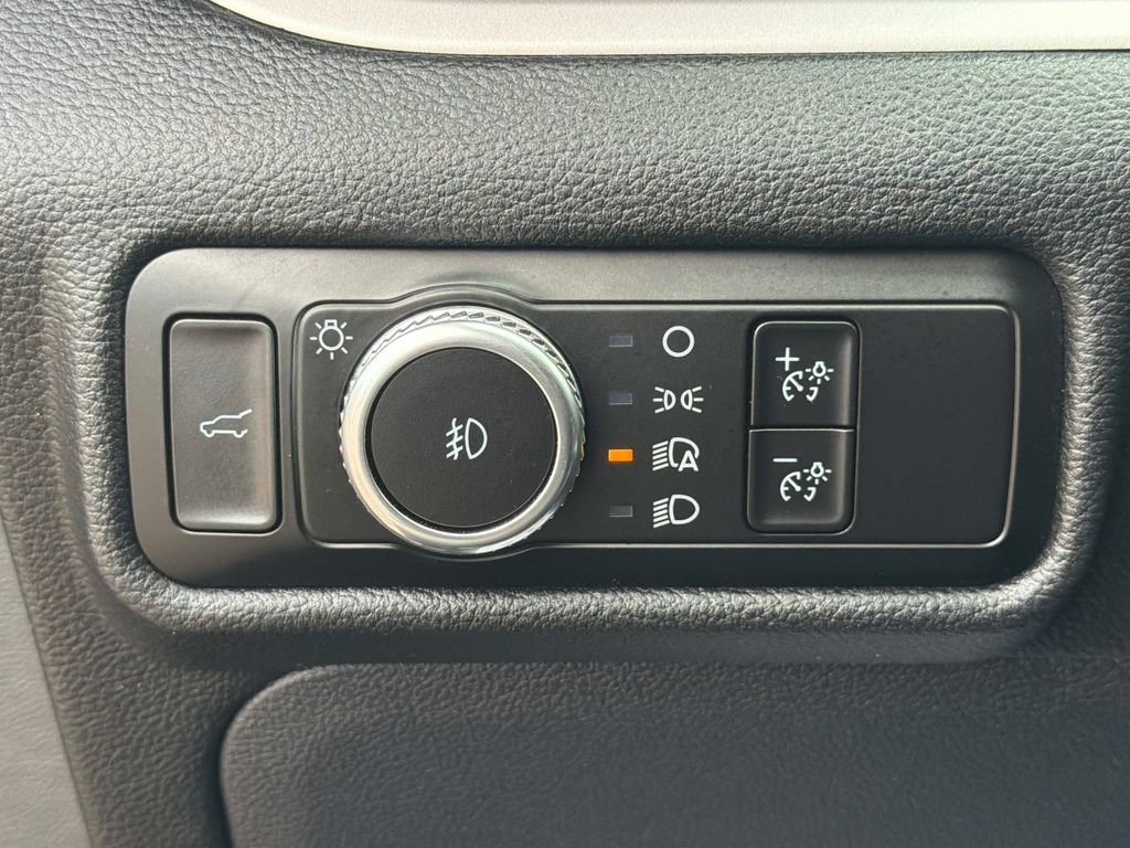 Used 2023 Ford Explorer XLT w/ Equipment Group 202A AWD/4WD image 35