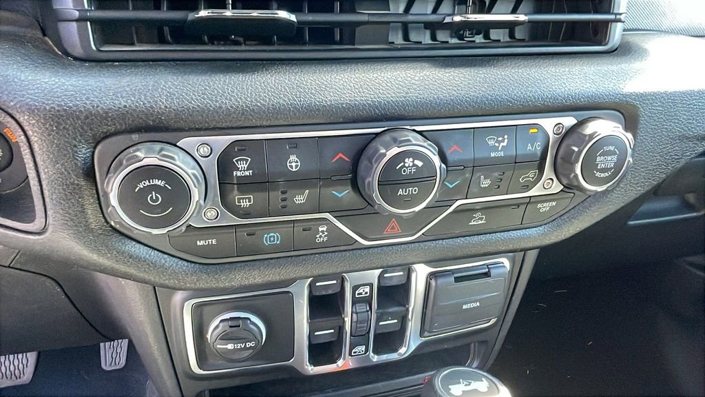 Used 2024 Jeep Wrangler Unlimited w/ Convenience Group image 19