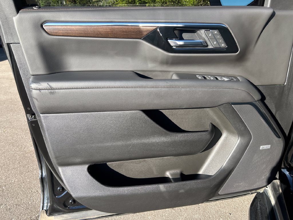 Used 2025 Chevrolet Suburban High Country AWD/4WD image 21