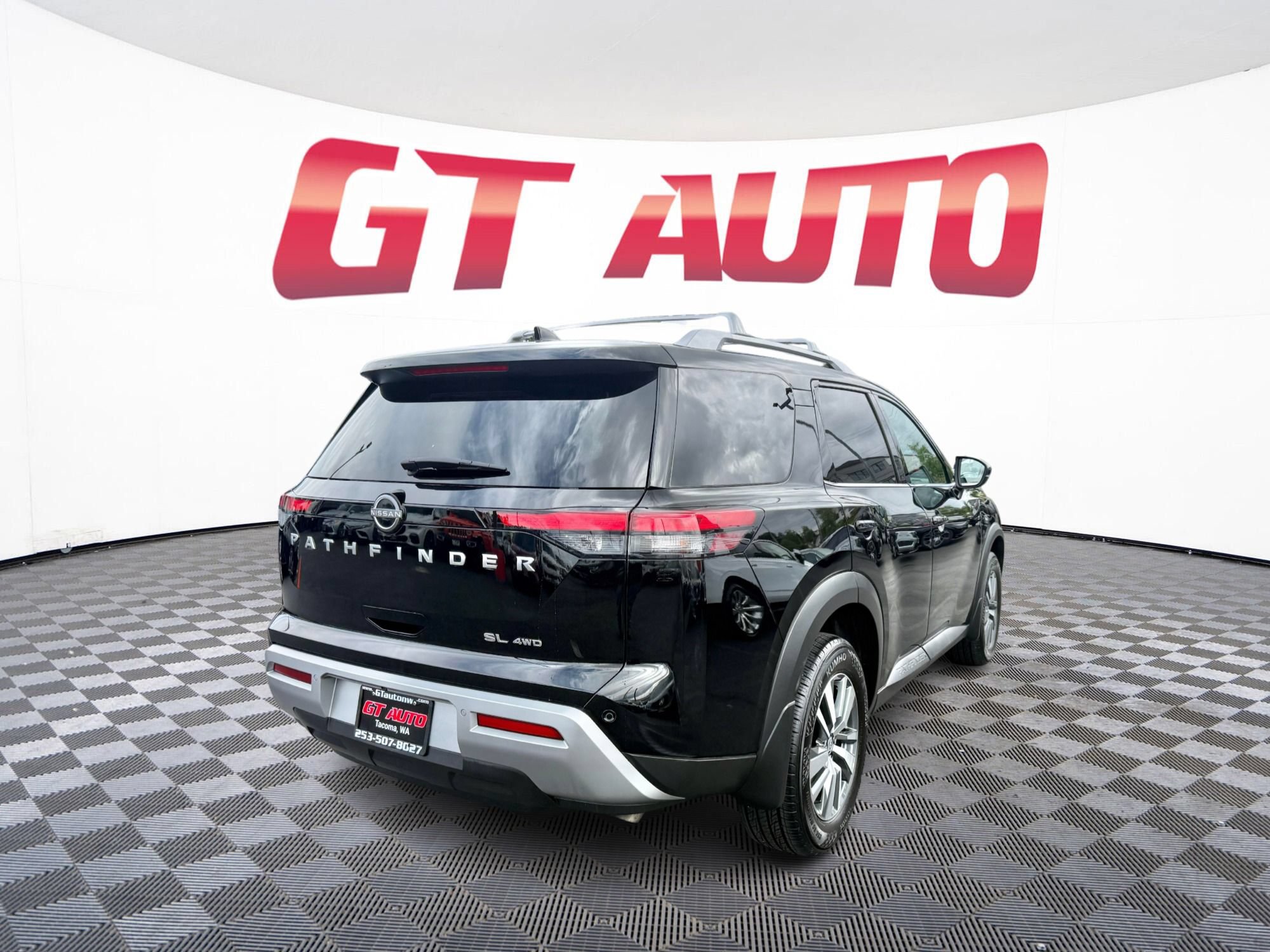 Used 2025 Nissan Pathfinder SL AWD/4WD image 4