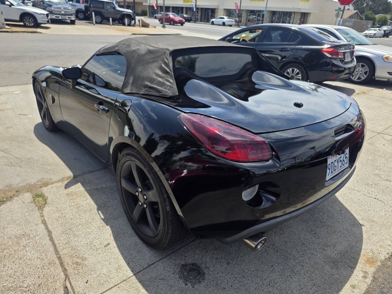 Used 2006 Pontiac Solstice Convertible w/ Premium Package RWD image 4
