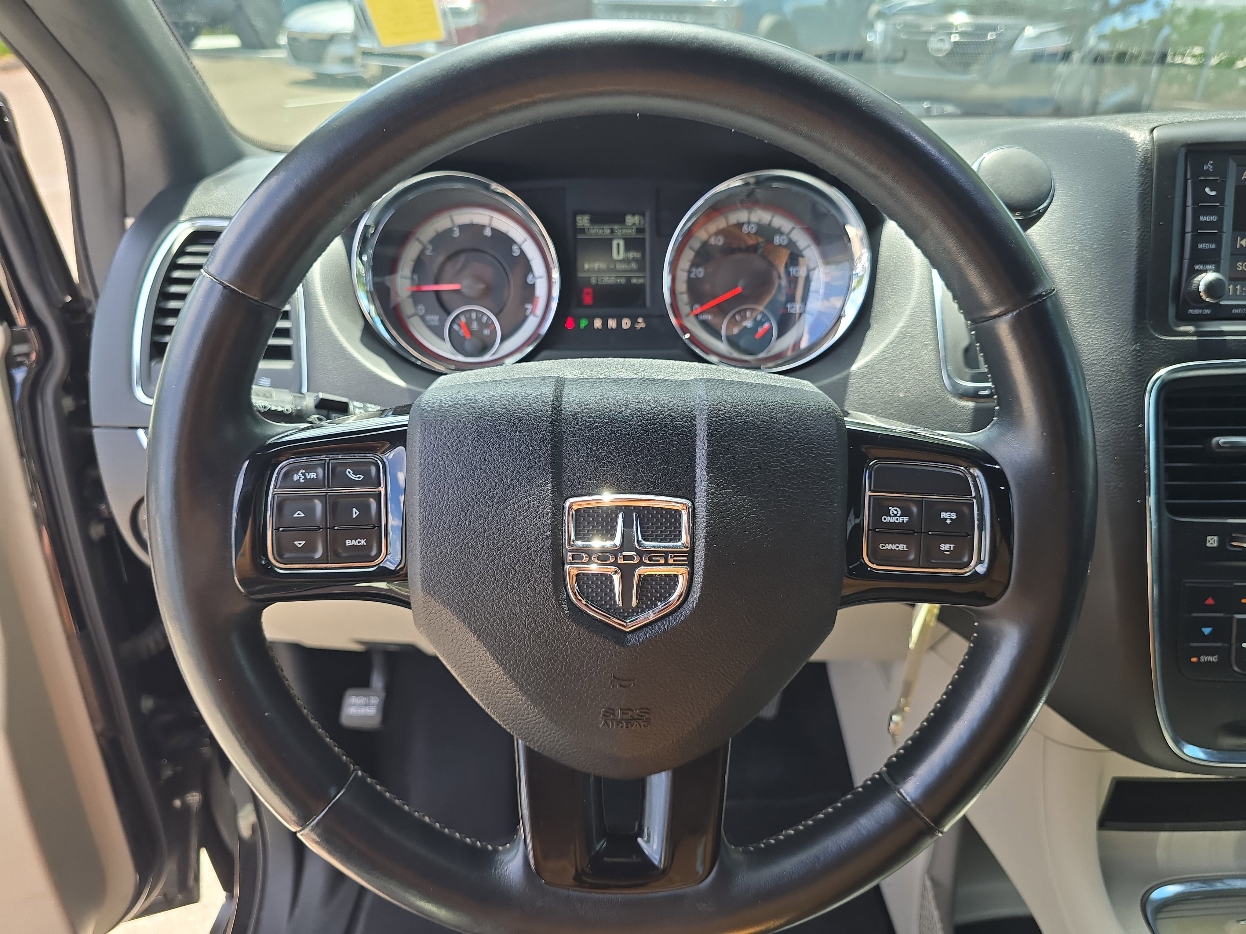 Used 2017 Dodge Grand Caravan SXT w/ Driver Convenience Group FWD image 30