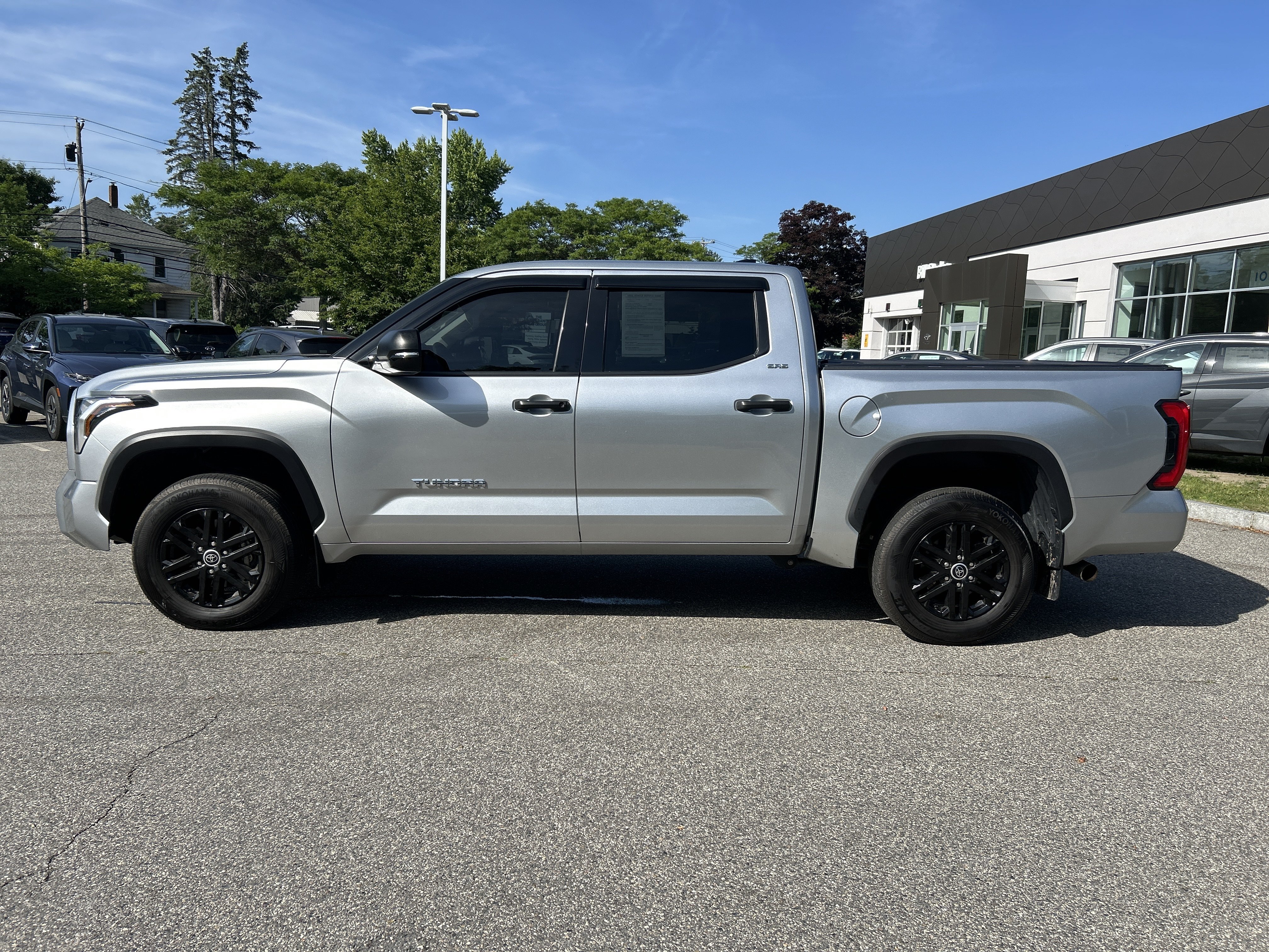 Used 2023 Toyota Tundra SR5 w/ SR5 Convenience Package AWD/4WD image 8
