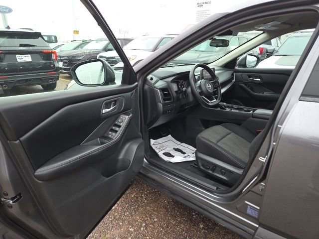 Used 2024 Nissan Rogue SV image 17