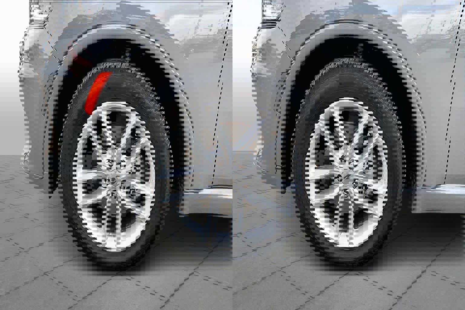 Used 2024 Dodge Durango GT image 11