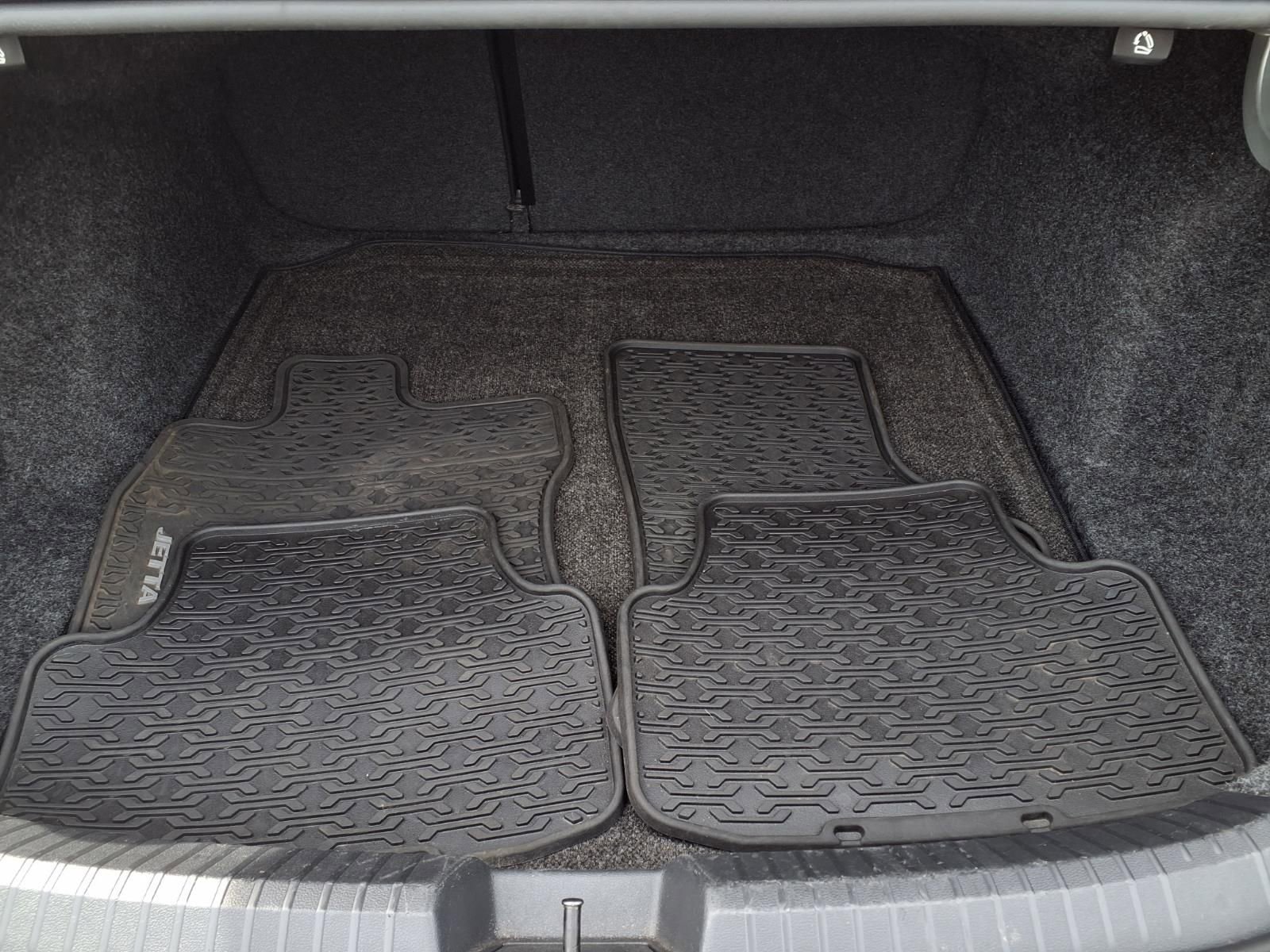 Certified 2024 Volkswagen Jetta Sport image 8