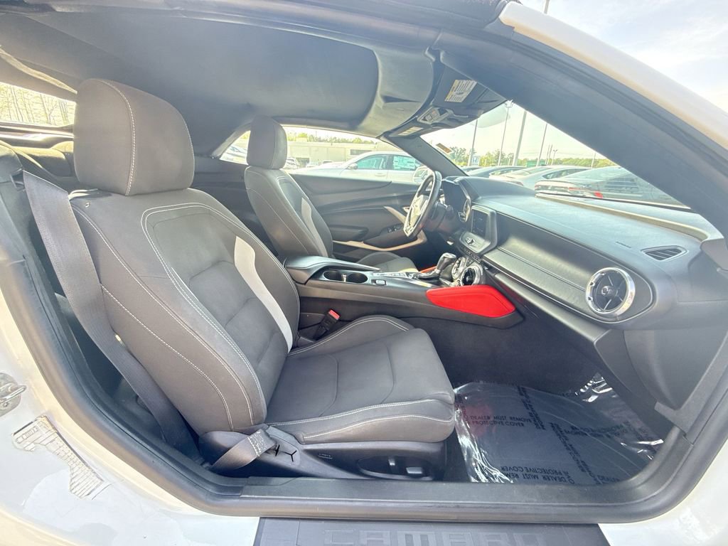Used 2020 Chevrolet Camaro LT image 27