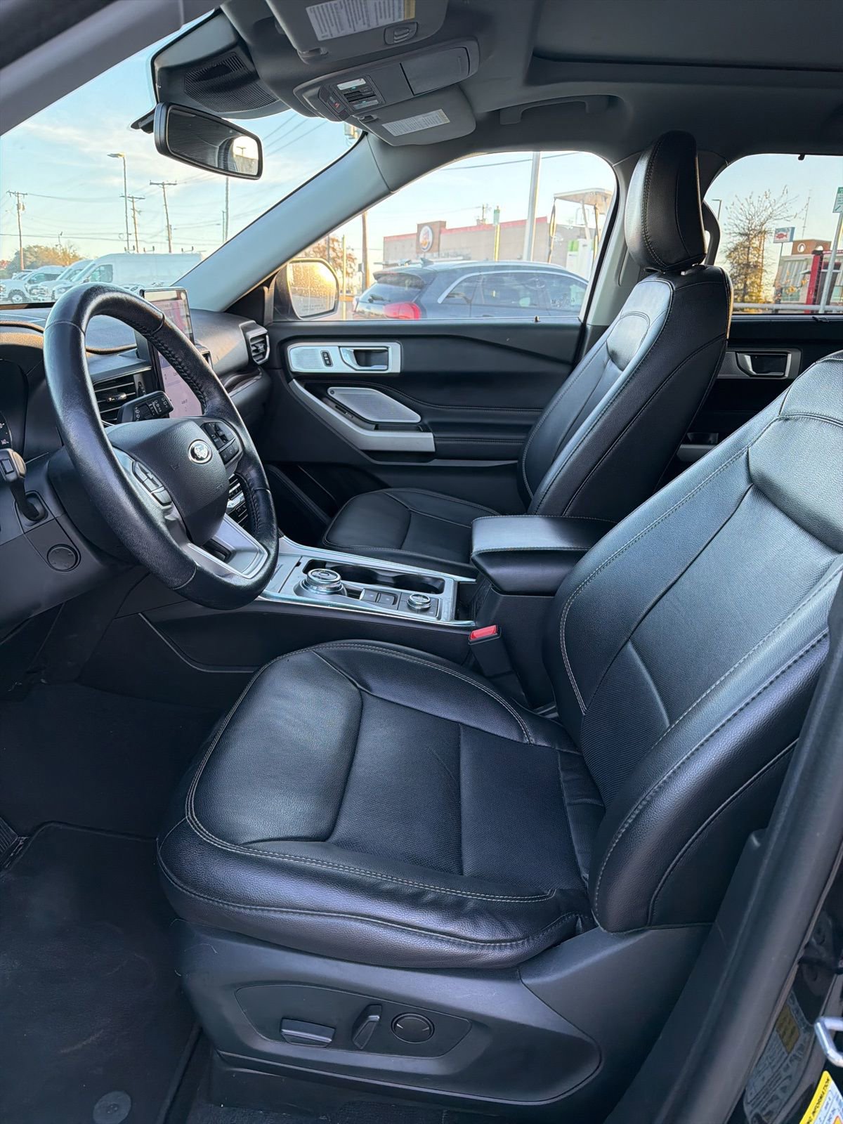 Used 2022 Ford Explorer Limited w/ Limited Technology Package image 11