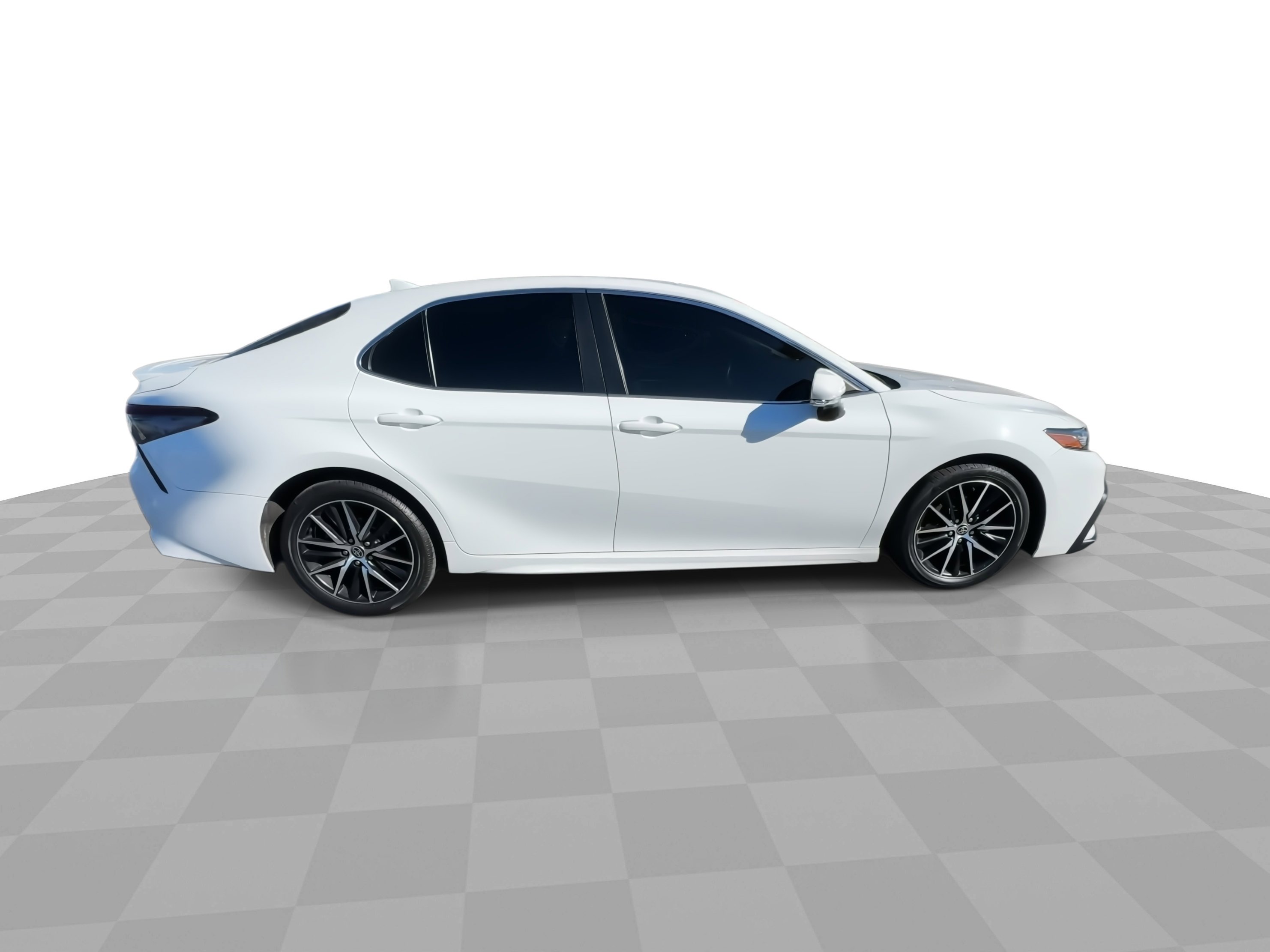 Used 2023 Toyota Camry SE image 9